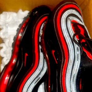 Black/red Nike air max 4y